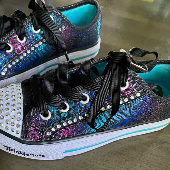 Girls Skechers Twinkle toes low top sneakers 💕 - Picture 3 of 11
